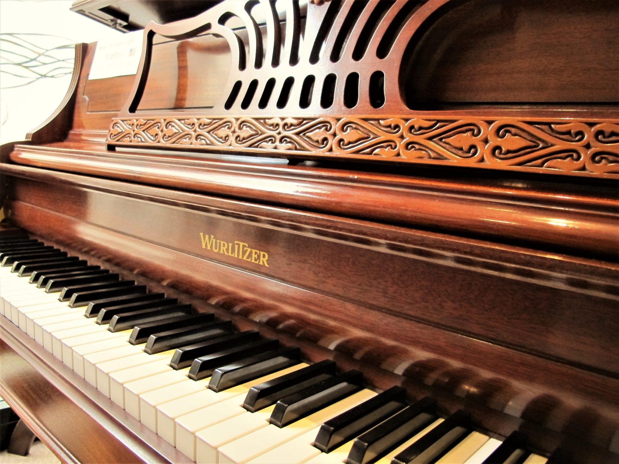 純血のアメリカ製ピアノ WURLITZER（ワーリッツァ）の最高機種です