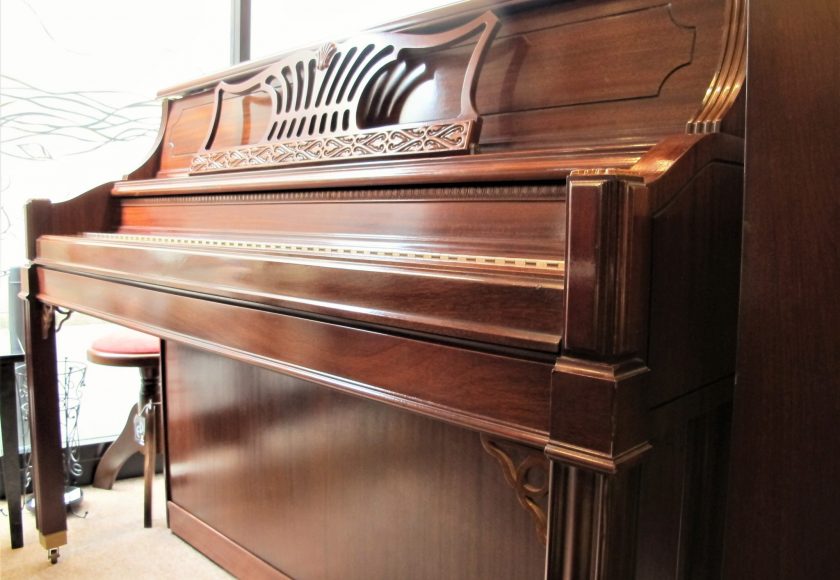 純血のアメリカ製ピアノ WURLITZER（ワーリッツァ）の最高機種です