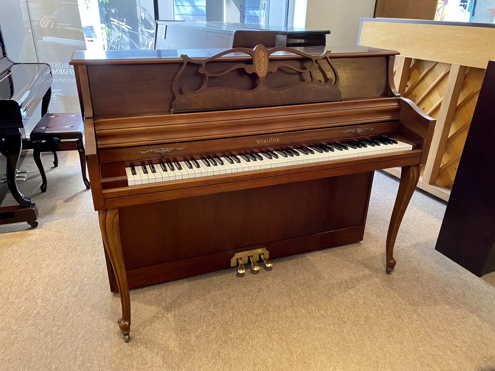 アメリカ製コンソールピアノ - 鍵盤楽器